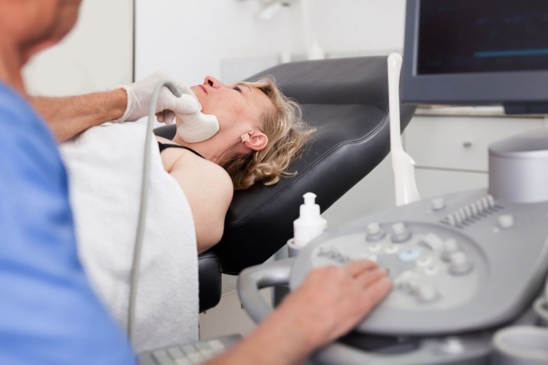 Rak tarczycy - jakie są objawy? - USG tarczycy to skuteczny środek do wykrycia choroby - blog euromedicare.pl